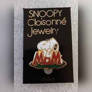 Vtg MCM Aviva Mom Snoopy Cloisonne Peanuts Jewelry Pin 1970s New NOS MOC